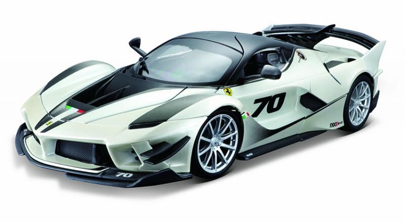 Levně Bburago 1:18 Ferrari TOP FXX-K EVO No.70 (white/black)