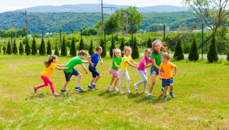 První jarní dny jsou tady. Jak vylákat děti ven a spolehlivě je zabavit