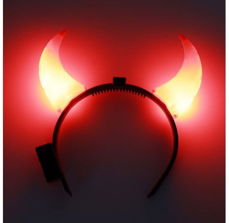 Čertí rohy svítící