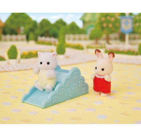 Sylvanian Families Zábavný park s větrným mlýnem a kotětem