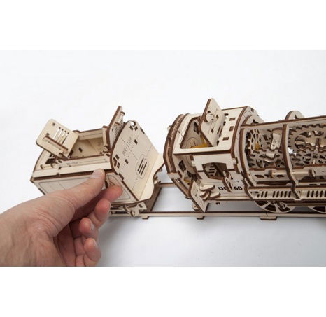 Ugears 3D dřevěné mechanické puzzle Parní lokomotiva 4-6-0 s tendrem