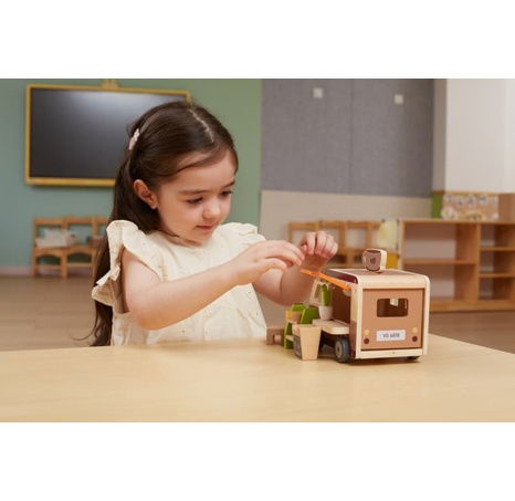 Dřevěná pojízdná kavárna