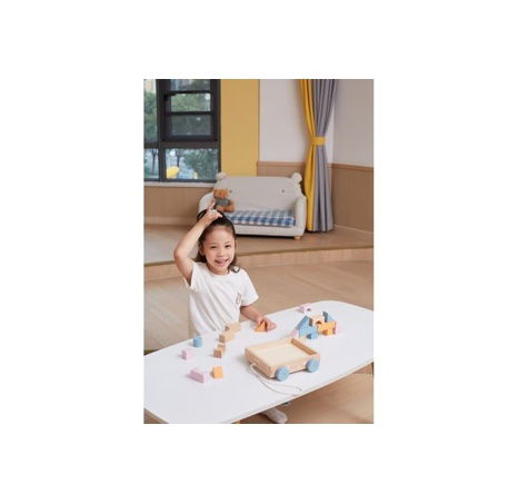 Dřevěný vozík s kostkami