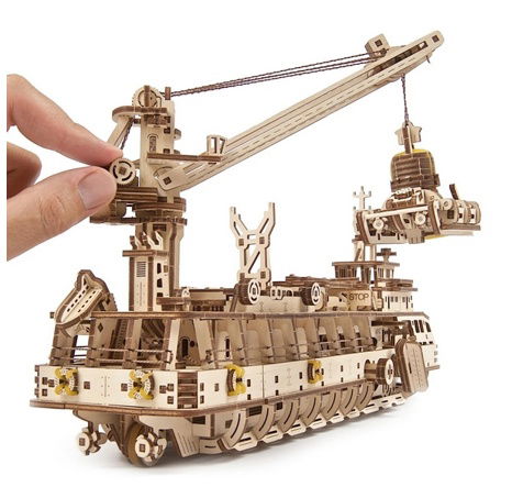 Ugears 3D dřevěné mechanické puzzle Výzkumná loď