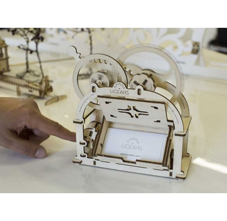Ugears 3D dřevěné mechanické puzzle Box na vizitky