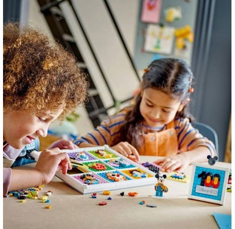 Lego® 43221 100 let oblíbených animovaných postav Disney