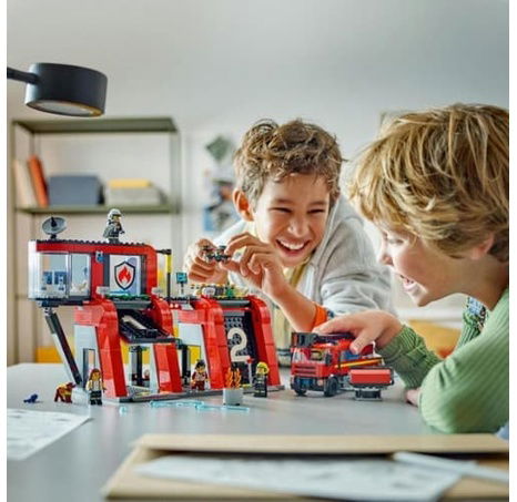 LEGO® City 60414 Hasičská stanice s hasičským vozem