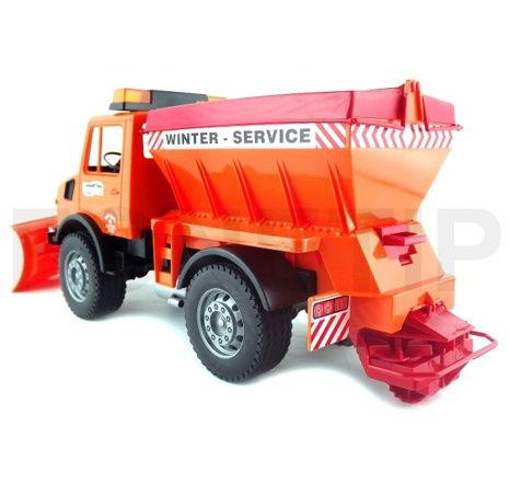 Bruder 2572 Mercedes Unimog pro zimní práce s radlicí - sypač