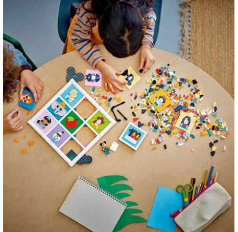 Lego® 43221 100 let oblíbených animovaných postav Disney