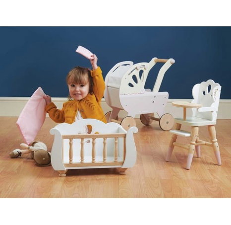 Le Toy Van Dřevěná postýlka Sleigh