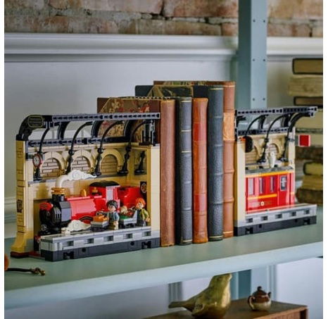 LEGO® Harry Potter™ 76450 Knižní zarážka: Spěšný vlak do Bradavic