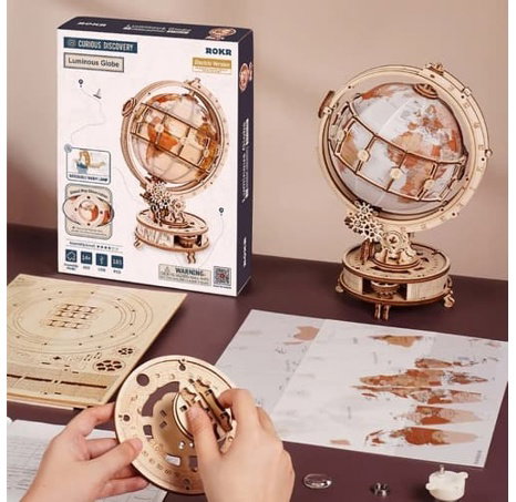 RoboTime 3D dřevěná mechanická skládačka Svítící glóbus (elektrický pohon)