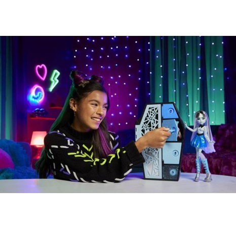 Monster High™ SKULLTIMATE SECRETS PANENKA SÉRIE 2 - FRANKIE