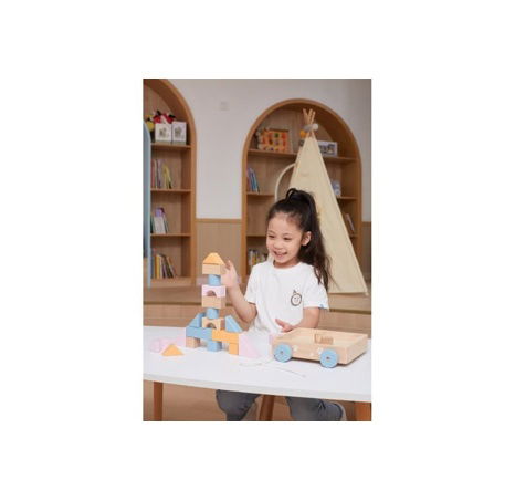 Dřevěný vozík s kostkami