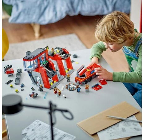 LEGO® City 60414 Hasičská stanice s hasičským vozem