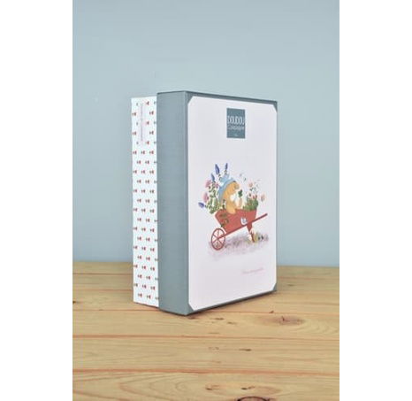 Doudou Dárková sada Plyšová kravička Aneth s chrastítkem 21 cm