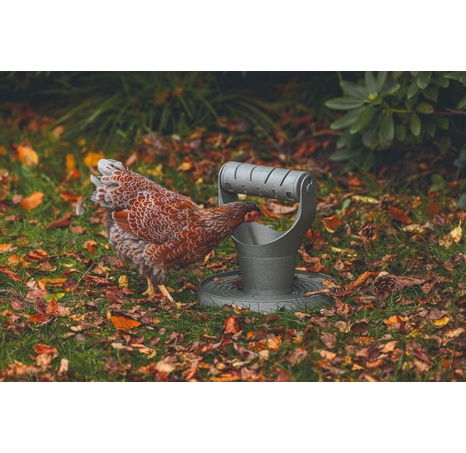 Beeztees Play&Snack Tower Krmítko pro drůbež šedé 30cm