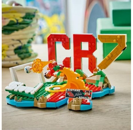 LEGO® Editions 43012 Cristiano Ronaldo – Hvězdné momenty fotbalu