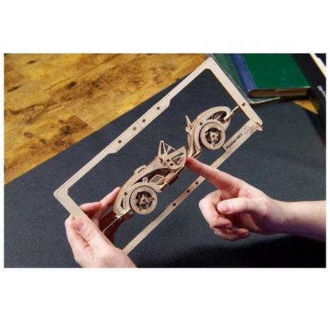 Ugears 2,5D dřevěné mechanické puzzle Roadster MK3