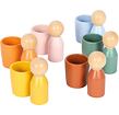 small foot Montessori třídící kalíšky s figurkami